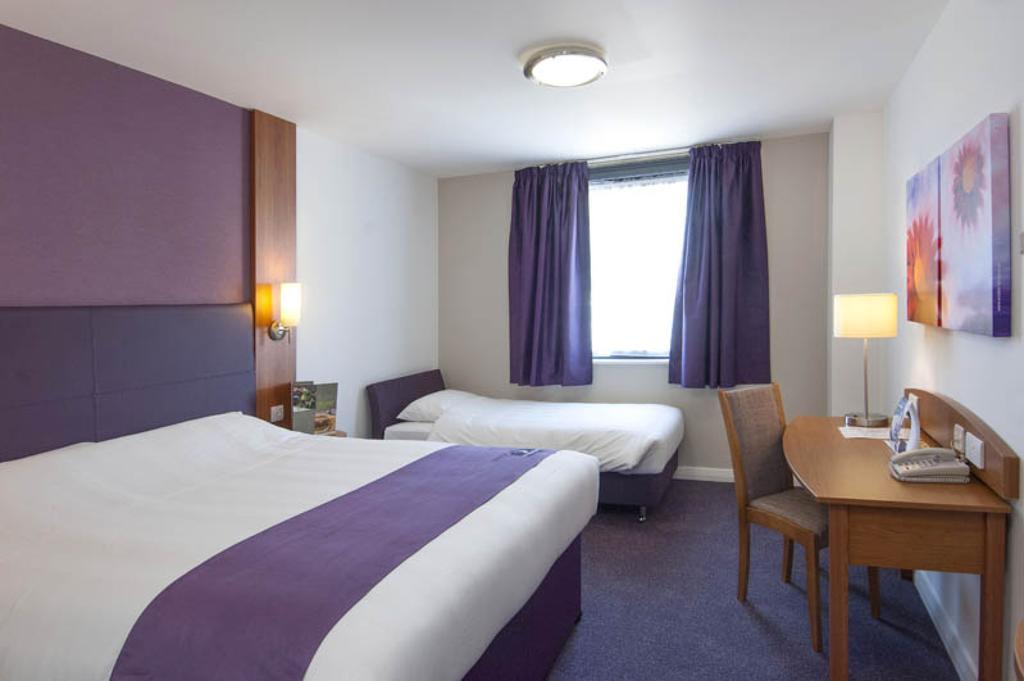 Premier Inn Newcastle - Holystone Holystone  Rum bild