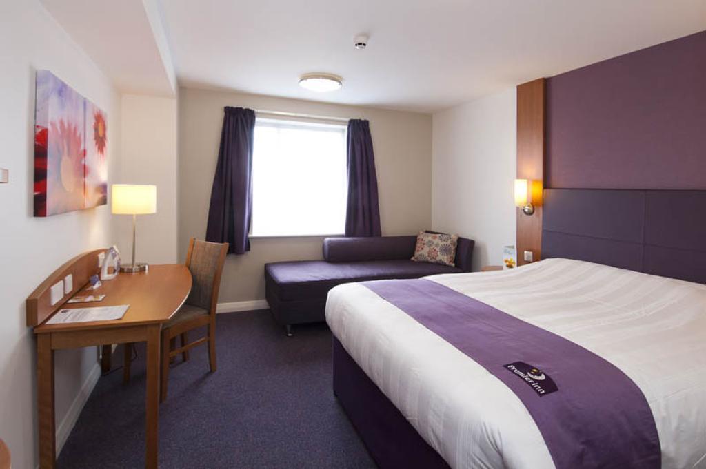 Premier Inn Newcastle - Holystone Holystone  Rum bild