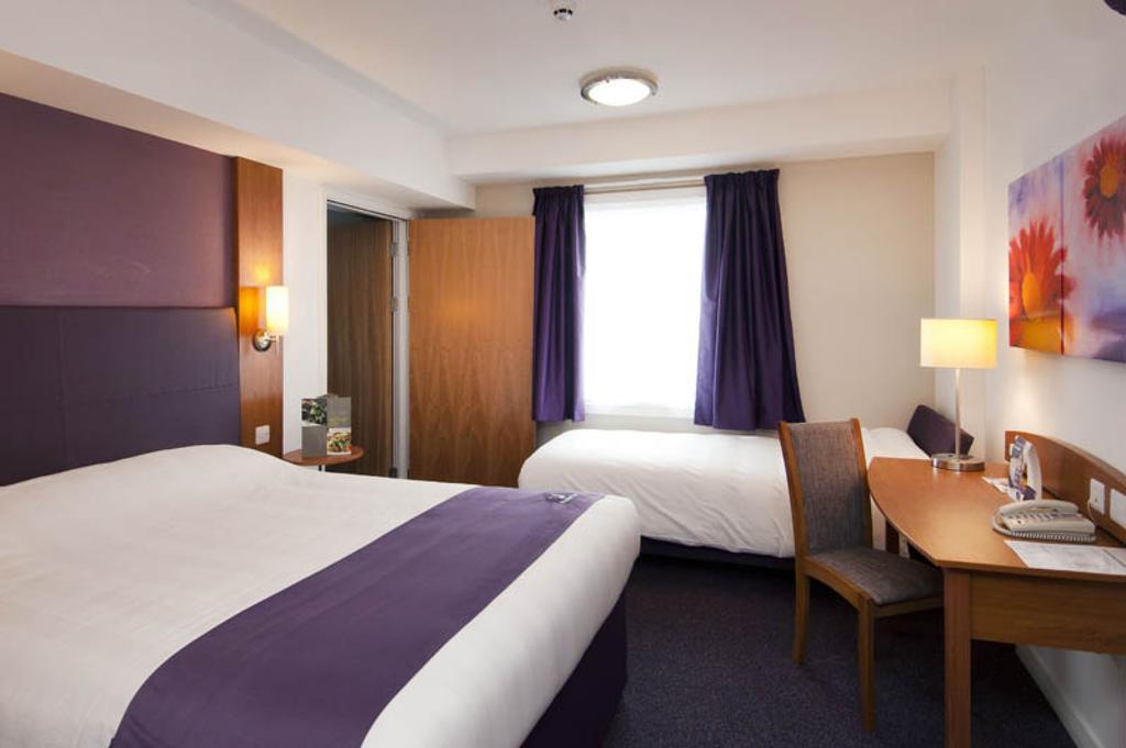 Premier Inn Newcastle - Holystone Holystone  Rum bild