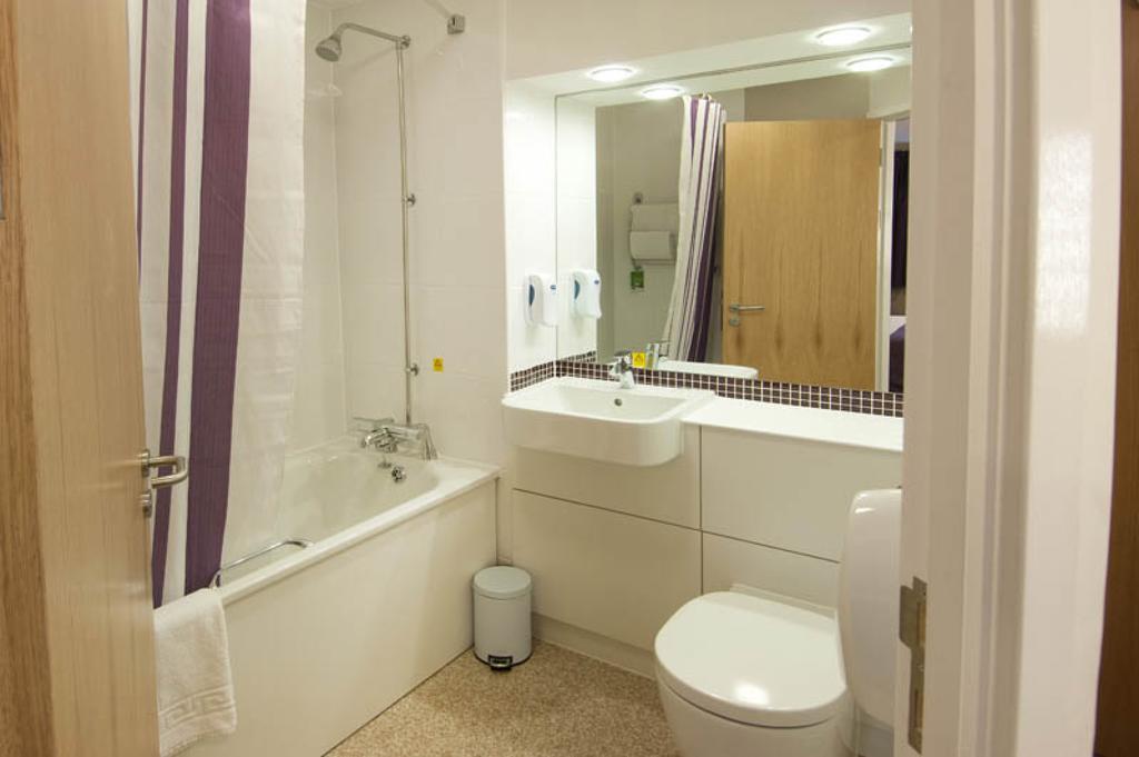 Premier Inn Newcastle - Holystone Holystone  Rum bild